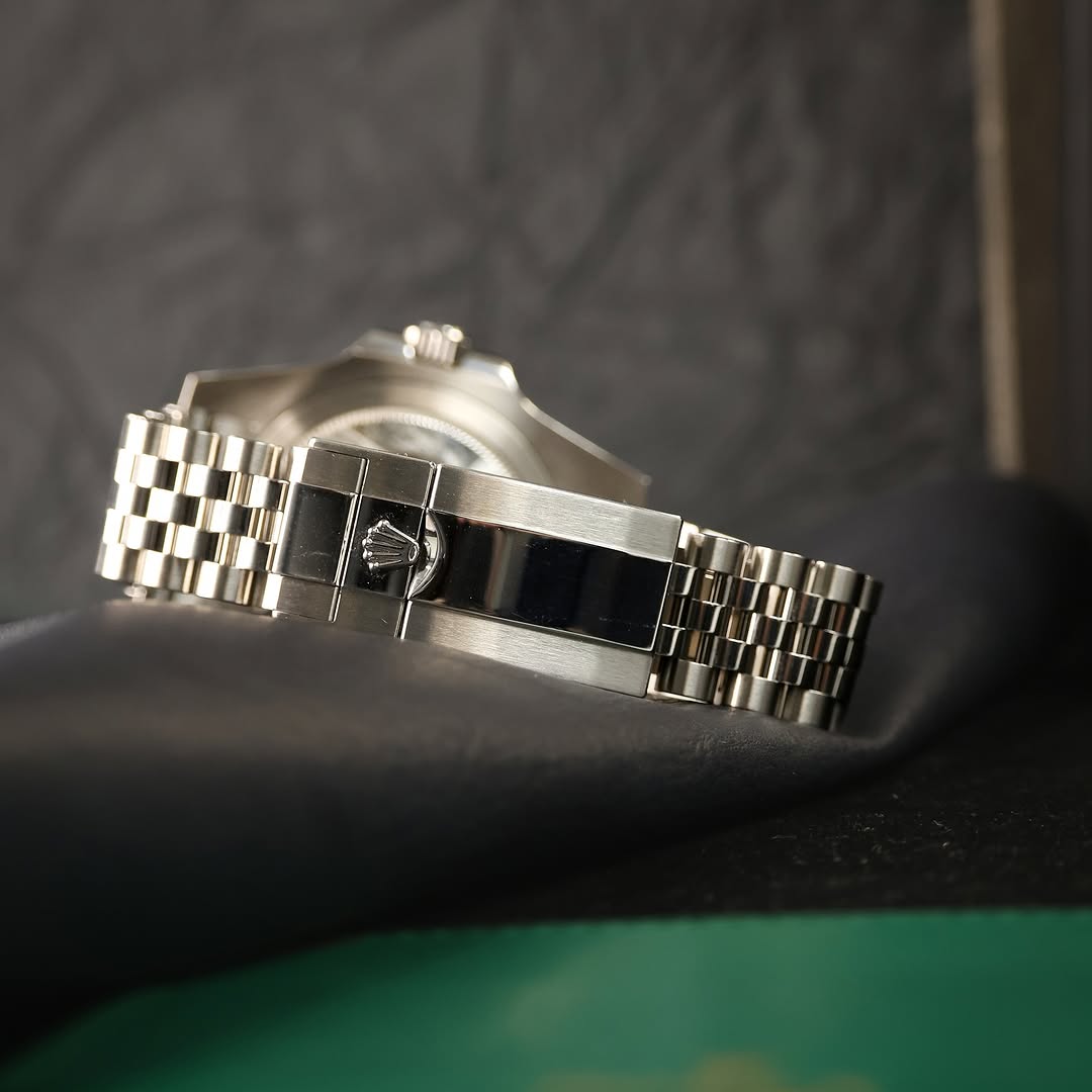 Rolex GMT-Master II "Batgirl" 40mm | Ref. 126710BLNR